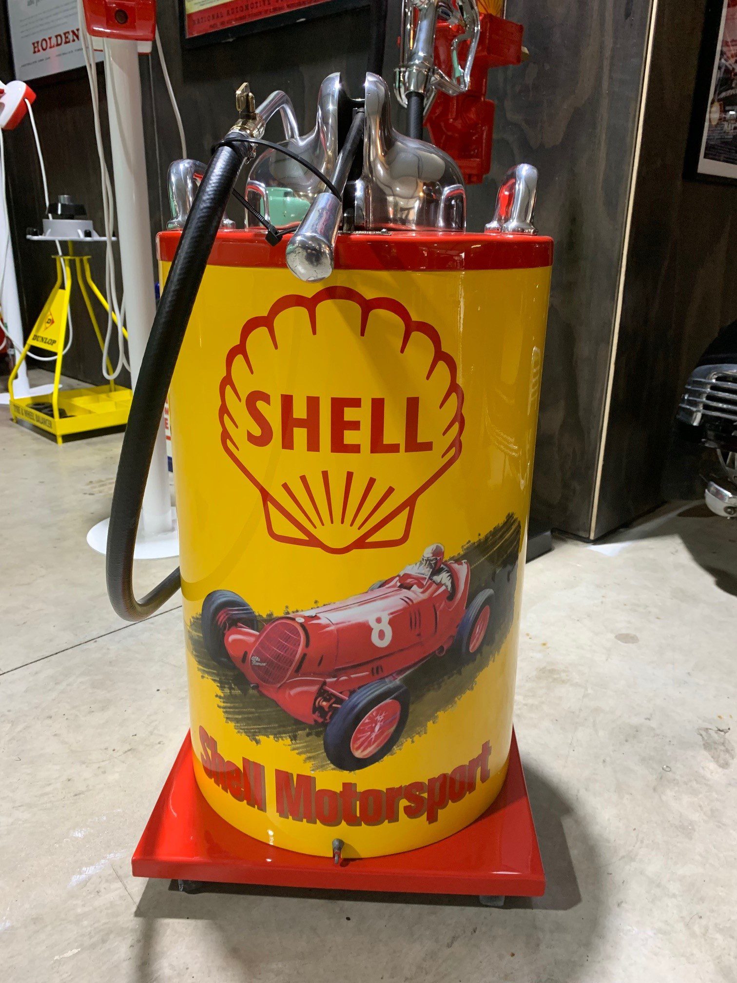 shell-oil-pump-the-classic-centre